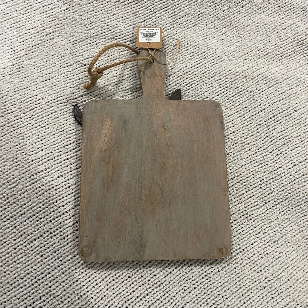 Mud Pie wooden cutting